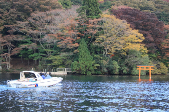 箱根園 モーターボートで使えるクーポン一覧｜レジャーの割引クーポン ダレモ【おでかけ】