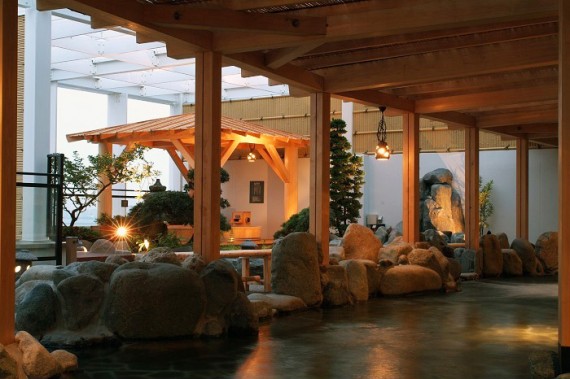 横浜みなとみらい　万葉倶楽部で使えるクーポン一覧｜レジャーの割引クーポン ダレモ【おでかけ】